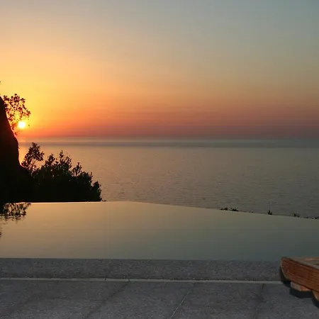 Dei Graniti Villa *